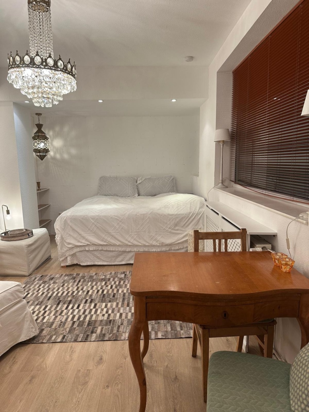 Schön möbliertes Top-Apartment mit Villa-Gartenblick im Bahnhofsviertel