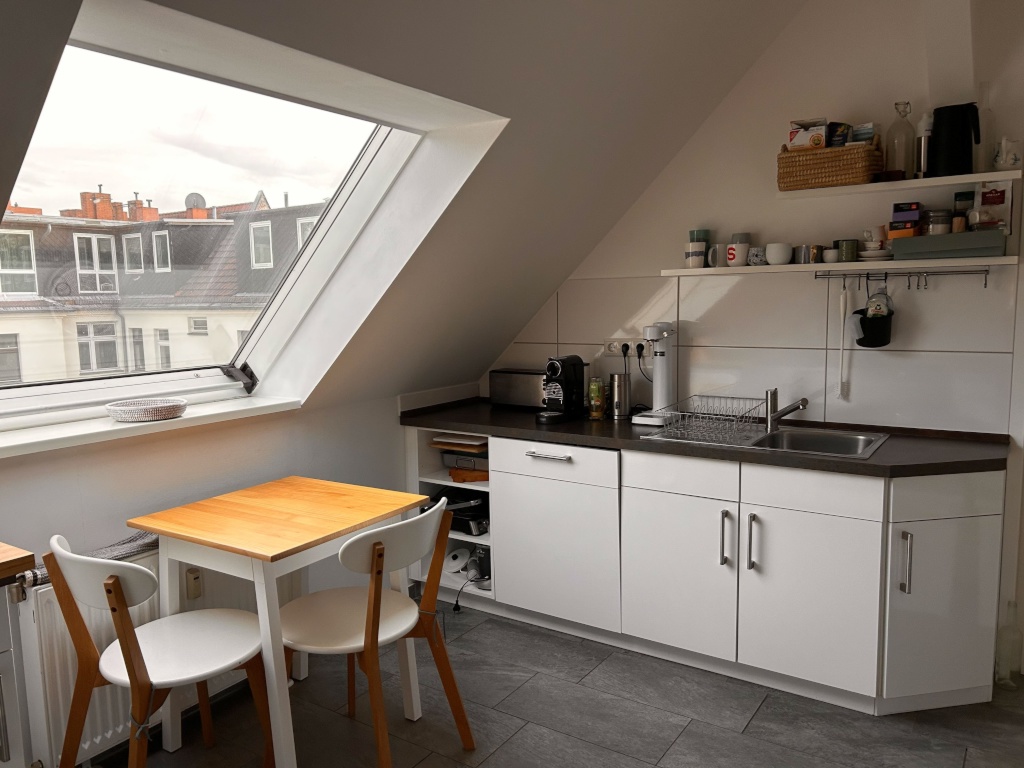 Befristet: Sehr schöne, möblierte 115-qm DG-Wohnung im Weserkiez / 2-week sublet: Stylish fully furnished 115sqm Top-Floor Apartment in Weserkiez – Sonnenallee, 12045 Berlin Neukölln – Vorschaubild 8