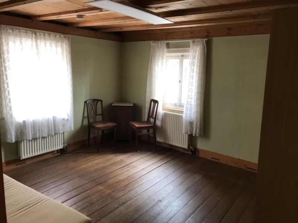 WG-Zimmer zentrale Innenstadt Wettestraße - Sitzecke mit Möglichkeit Aufstellung Schreibtisch im OG