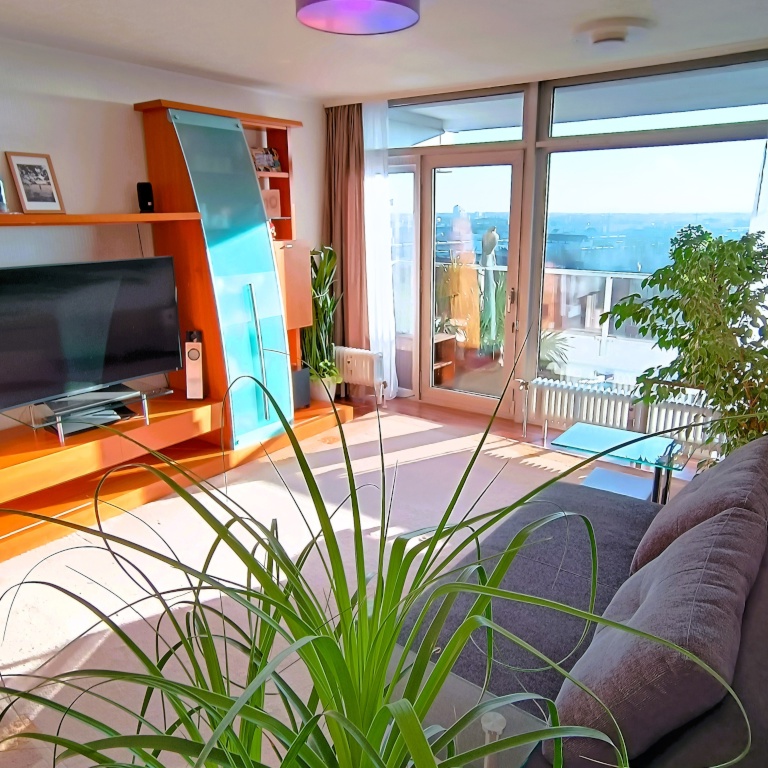 Komplett eingerichtete Wohnung mit sonnigem Balkon und traumhafter Aussicht in zentraler Lage (Köln-Sülz)