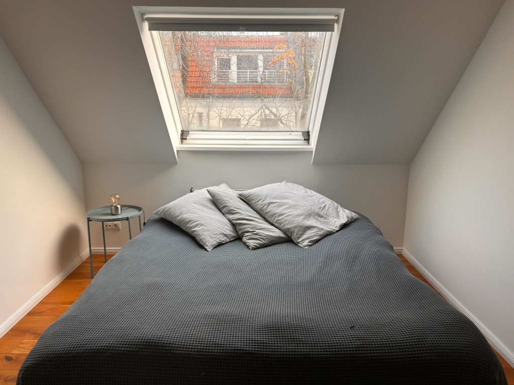 Befristet: Sehr schöne, möblierte 115-qm DG-Wohnung im Weserkiez / 2-week sublet: Stylish fully furnished 115sqm Top-Floor Apartment in Weserkiez – Sonnenallee, 12045 Berlin Neukölln – Vorschaubild 10