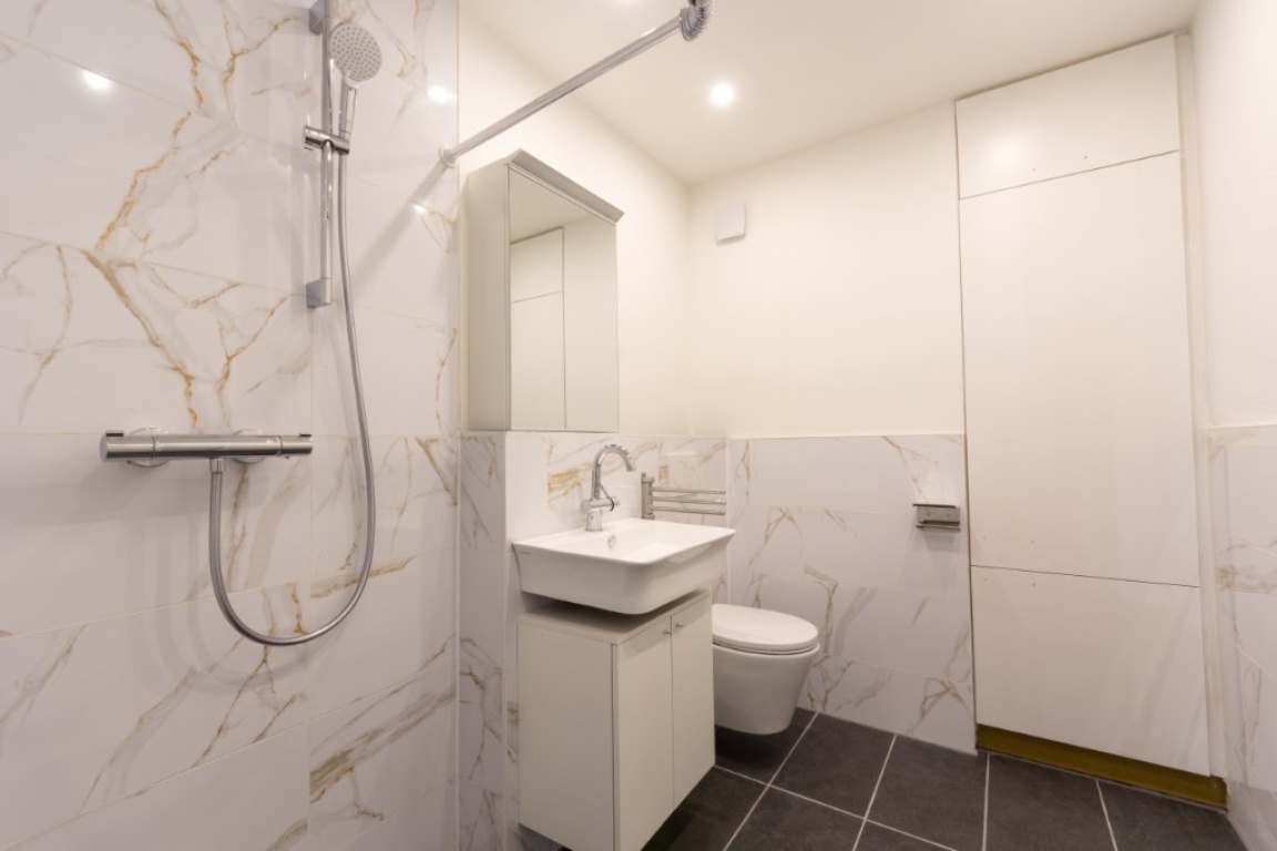 WG-Zimmer Innenstadt Q4 8 - Bad 2