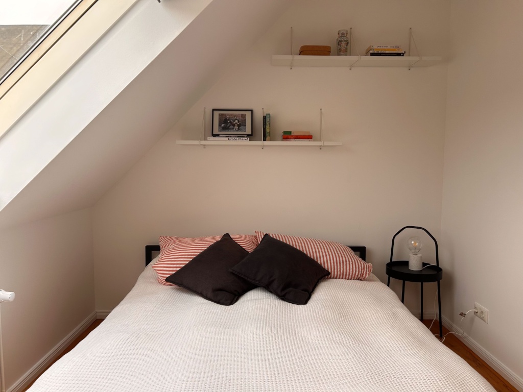 Befristet: Sehr schöne, möblierte 115-qm DG-Wohnung im Weserkiez / 2-week sublet: Stylish fully furnished 115sqm Top-Floor Apartment in Weserkiez – Sonnenallee, 12045 Berlin Neukölln – Vorschaubild 12