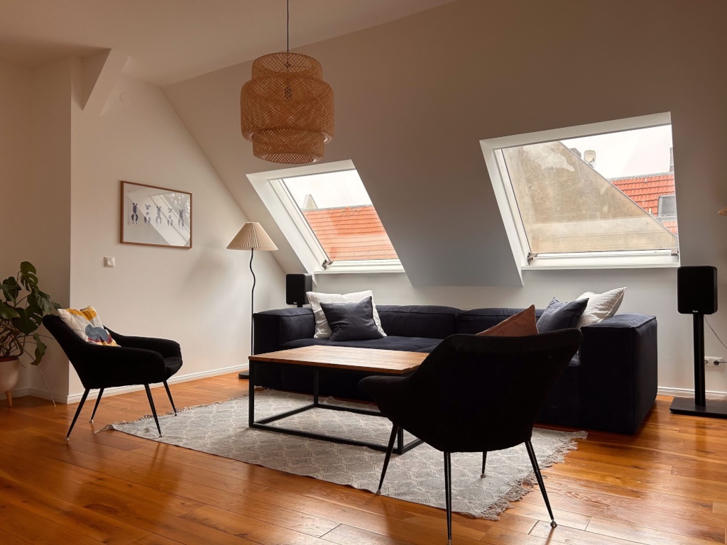 Befristet: Sehr schöne, möblierte 115-qm DG-Wohnung im Weserkiez / 2-week sublet: Stylish fully furnished 115sqm Top-Floor Apartment in Weserkiez – Sonnenallee, 12045 Berlin Neukölln – Vorschaubild 4