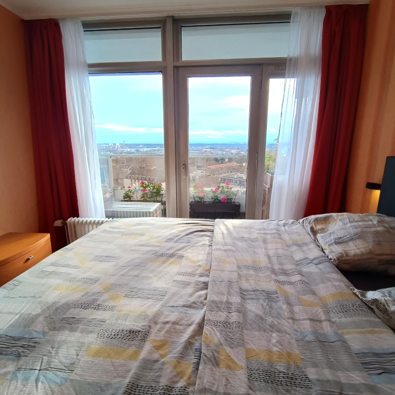 Komplett eingerichtete Wohnung mit sonnigem Balkon und traumhafter Aussicht in zentraler Lage (Köln-Sülz) – Luxemburger Straße 124, 50939 Köln Sülz – Vorschaubild 9