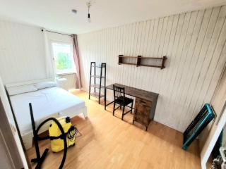 Ad image: [1] U3 ( 3 Min. ) Möblierte WG Zimmer in Gute Lage! KVR Möglich