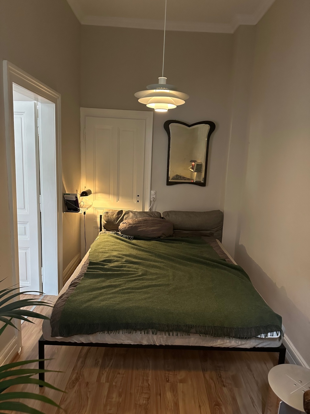 Wohnung Nordend-Ost Neuhofstraße - Schlafzimmer Fenster Richtung Bett