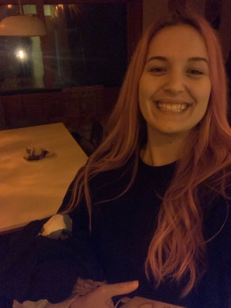 Anzeigenbild: Berufstätige (w, 22) sucht langfristiges Zuhause ENG/DE