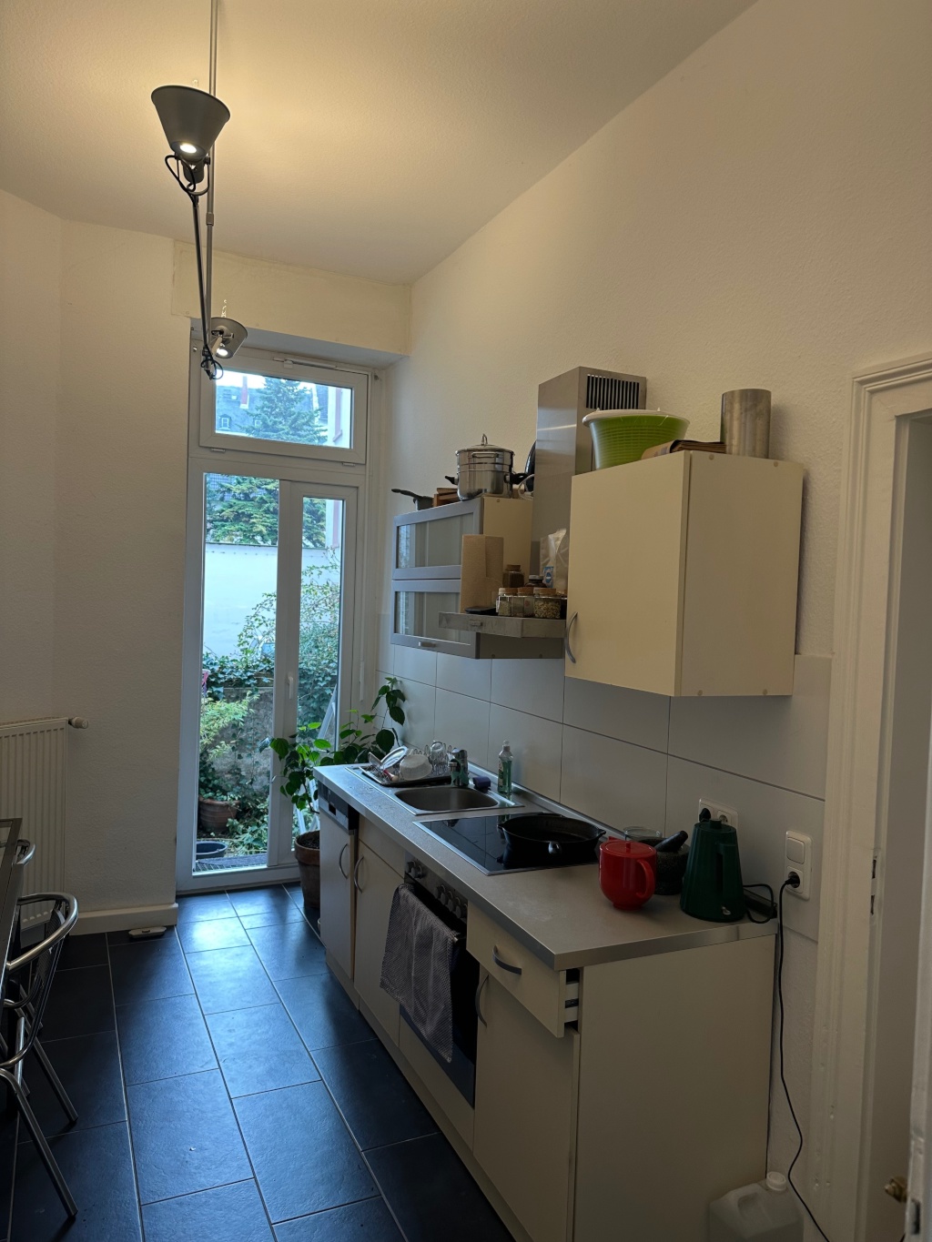 Wohnung Nordend-Ost Neuhofstraße - Küche Richtung Terrasse