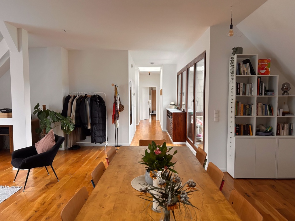Befristet: Sehr schöne, möblierte 115-qm DG-Wohnung im Weserkiez / 2-week sublet: Stylish fully furnished 115sqm Top-Floor Apartment in Weserkiez – Sonnenallee, 12045 Berlin Neukölln – Vorschaubild 3