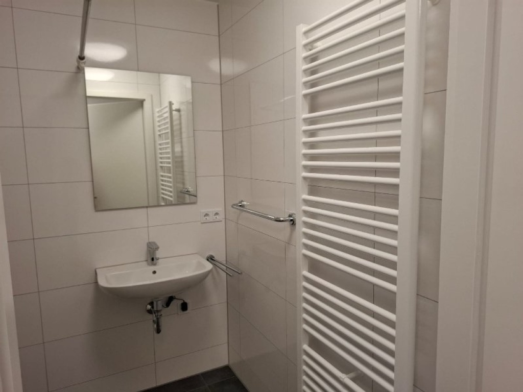 Neubau-Apartment möbliert mit Balkon, Aufzug und eigenen Stellplatz - ideal für Studierende & Berufseinsteiger – Anton-Bruckner-Straße 1, 91052 Erlangen Erlangen-Süd – Vorschaubild 6