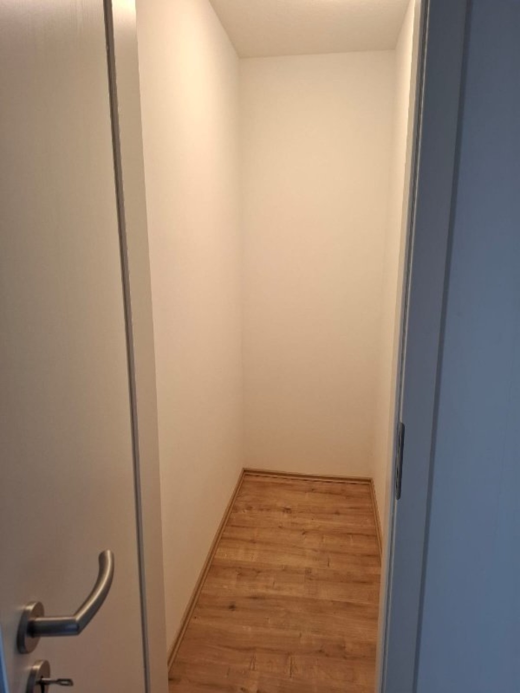 Luxuriöses Neubau 1-Zimmer Penthouse Apartment möbliert mit Dachterrasse und eigenem Stellplatz - ideal für Studierende & Berufseinsteiger – Anton-Bruckner-Straße 1, 91052 Erlangen Röthelheim – Vorschaubild 8