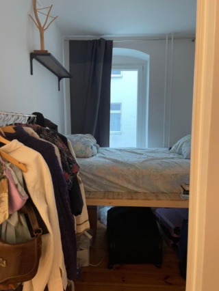 Ad image: Ein weiterer Pluspunkt der Wohnung ist ihr gepflegter Zustand und die ruhige Wohnatmosphäre. Die klare Linienführung, neutrale Farben und modernen Materialien schaffen eine zeitlose Basis, die sich leicht an den eigenen Stil anpassen lässt. Die Wohnung