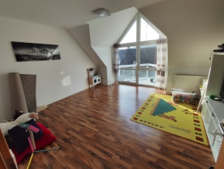 Anzeigenbild: Helle 3-Zimmer-Wohnung (80 m2) mit Balkon im 2. OG