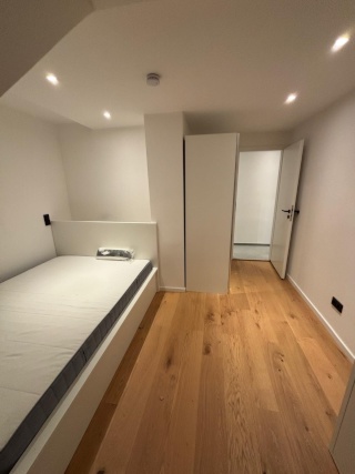 Anzeigenbild: Einziehen & sparen: 1 Monatsmiete Bonus | Frisch saniertes WG-Zimmer mit super Anbindung