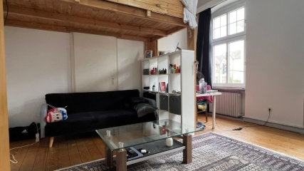 Anzeigenbild: Großes WG Zimmer in Altbau Wohnung