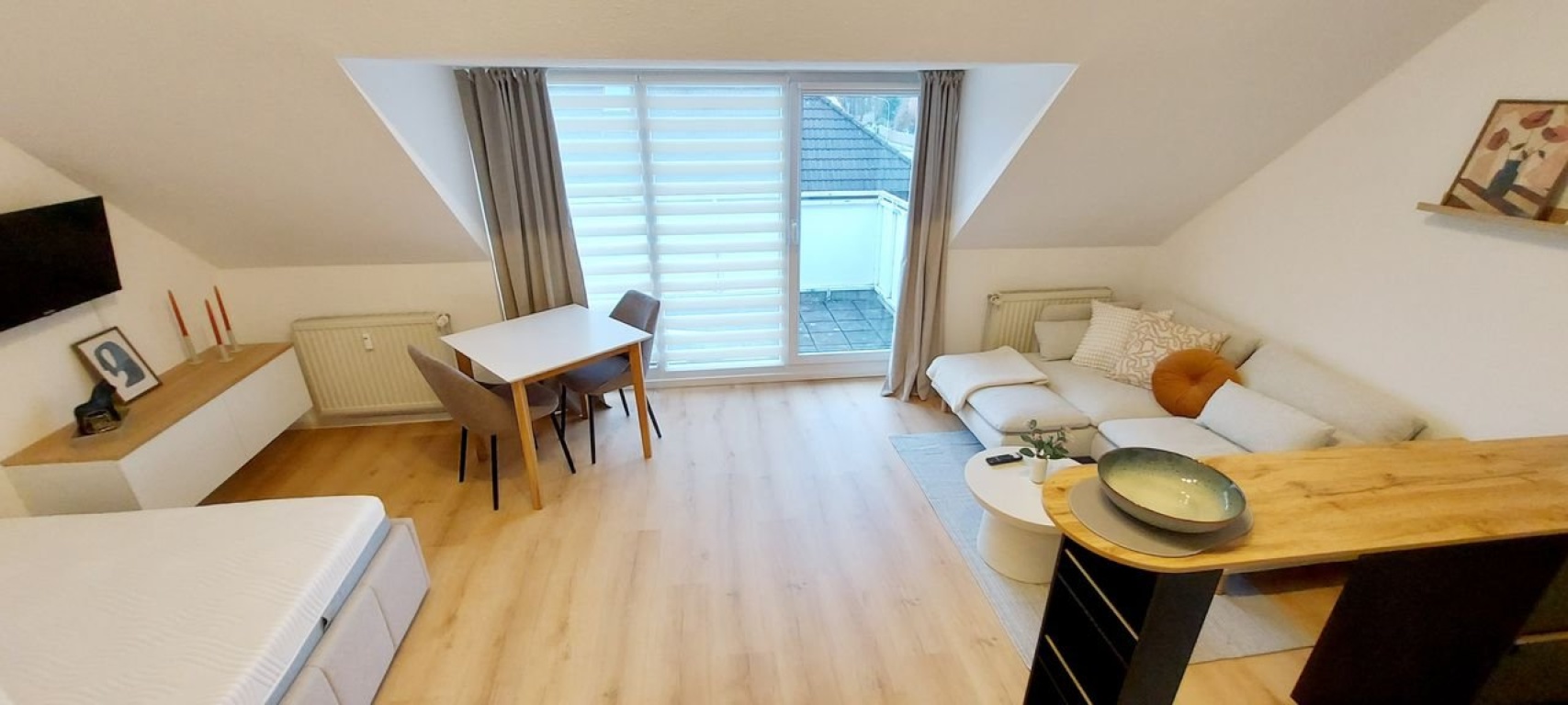 --Ab Januar 2027 verfügbar-- renovierte & voll möblierte 1-Zimmer-Wohnung mit Balkon in Oldenburg Bümmerstede – Bümmersteder Tredde, 26133 Oldenburg Bümmerstede – Vorschaubild 4