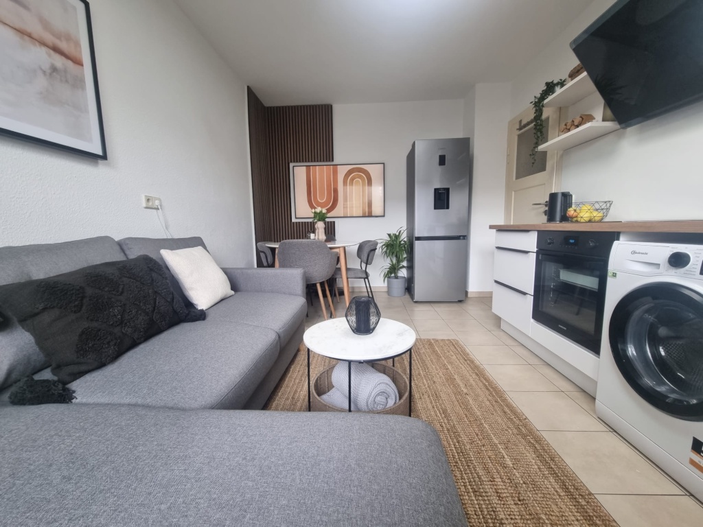 möbliertes Apartment mit -Balkon – im Waldstrassenviertel