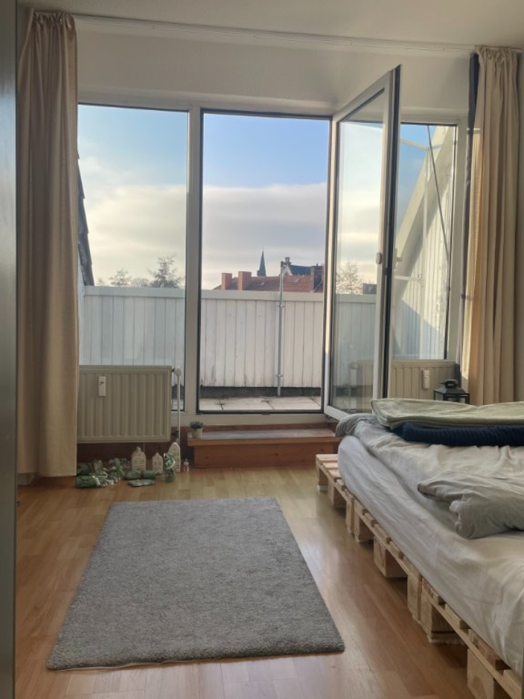 Sonnige 1 Zimmer Wohnung am Stadtwall (Balkon, Geschirrspüler, möbliert)