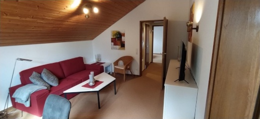 Anzeigenbild: Gemütliche 2 Zimmer-Dachgeschosswohnung in Heimsheim Nähe Bertrandt, Porsche, Bosch und Mercedes