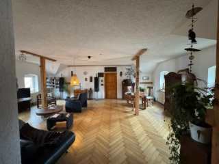Anzeigenbild: 180 m2 Dachgeschoss | 3er-WG-geeignet | 2 Bäder | Balkon