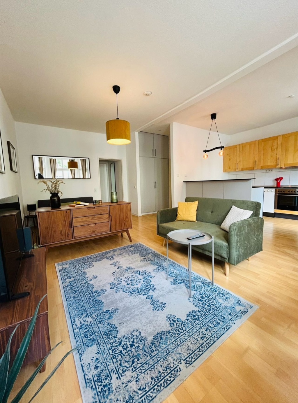Vollmöbliertes Appartement mit EBK am Volksgarten