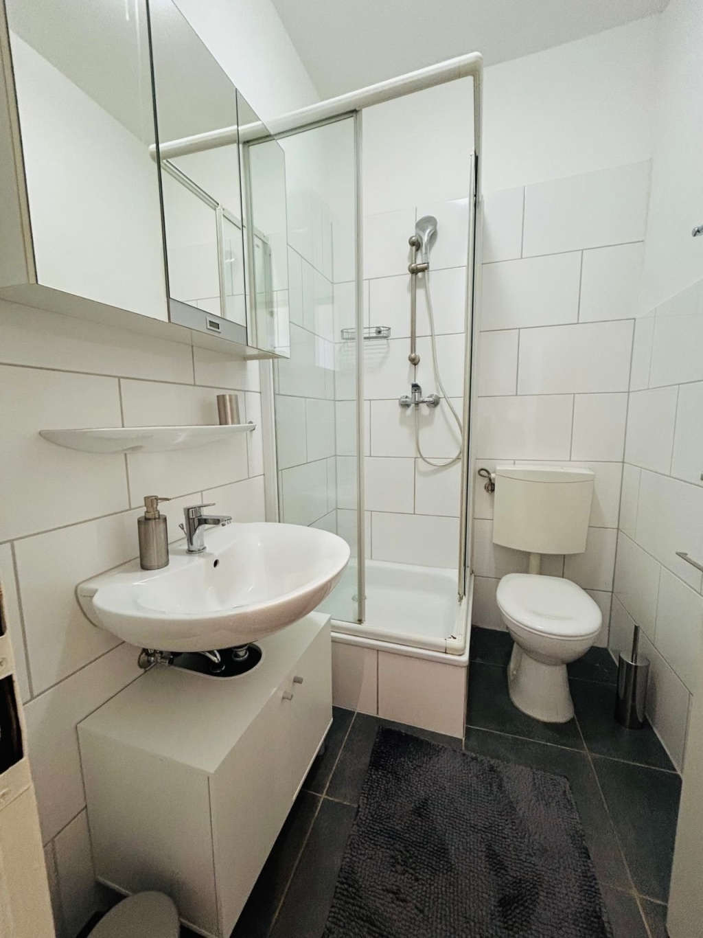 Vollmöbliertes Appartement mit EBK am Volksgarten – 40227 Düsseldorf Oberbilk – Vorschaubild 15