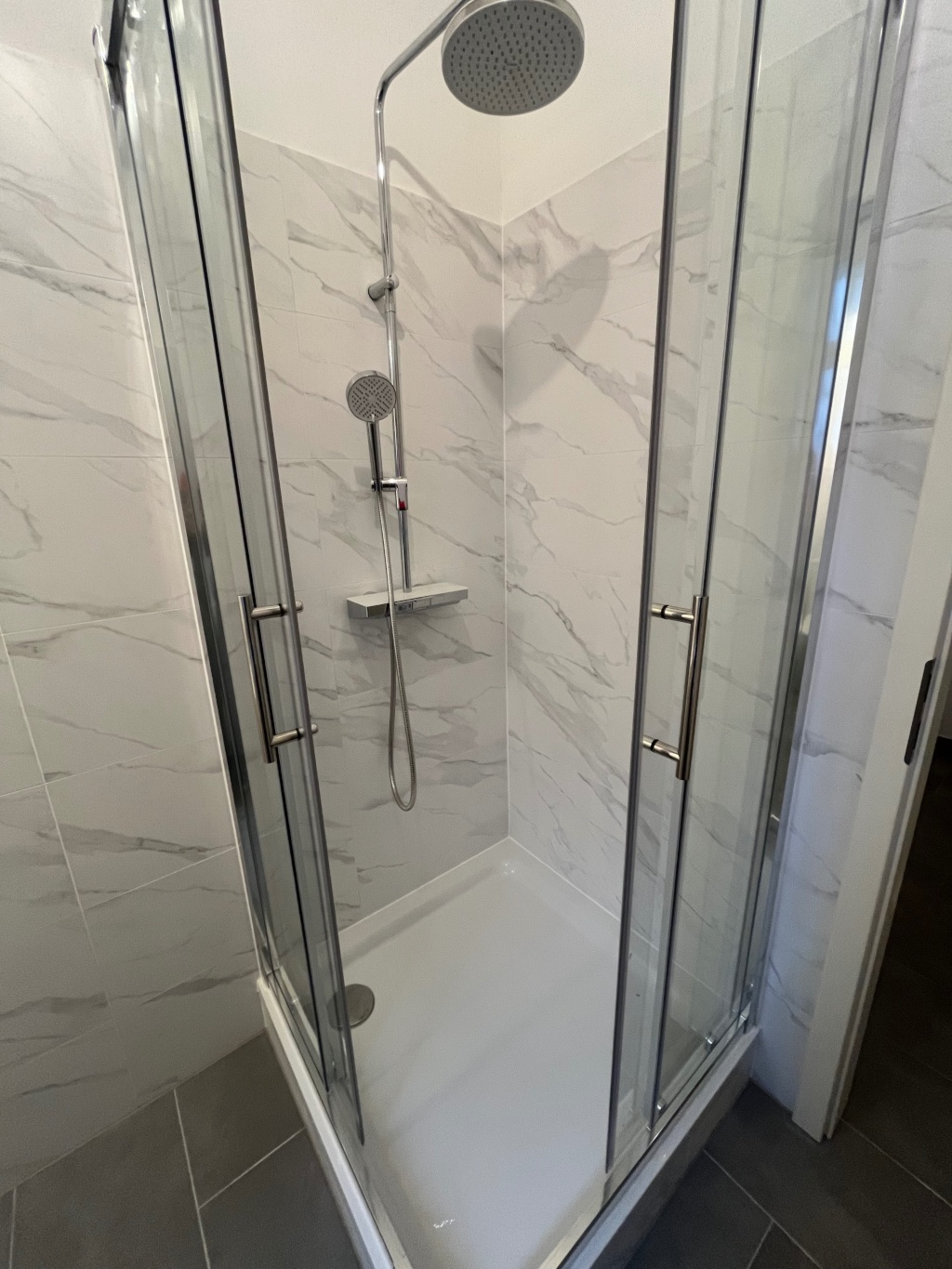 Habitación en WG Neustadt-Neuschönefeld Hermann-Liebmann-Straße - Dusche
