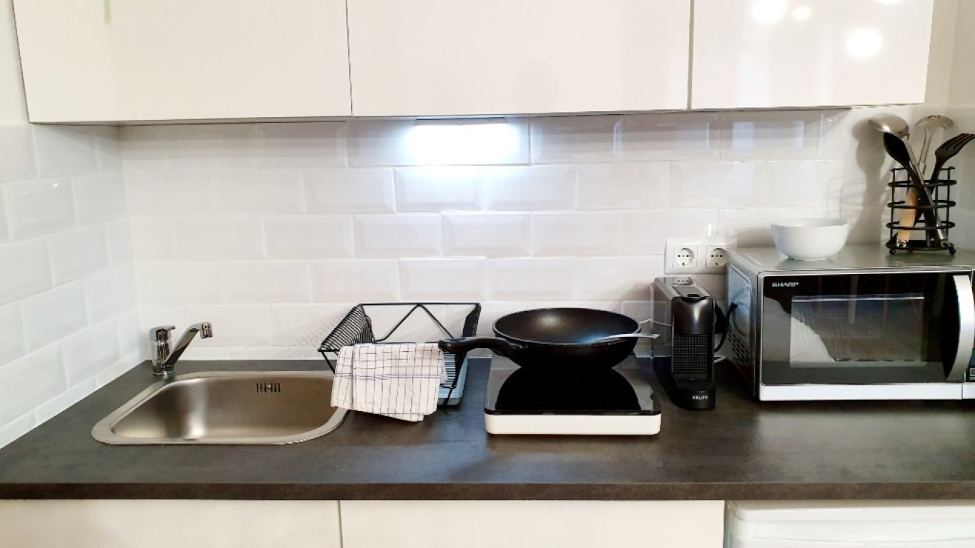 🎓 High-End Studio am Schloss/Uni | Parkplatz 🚗 & Alles Inklusive (Strom/WLAN) – 68159 Mannheim Quadrate – Vorschaubild 9