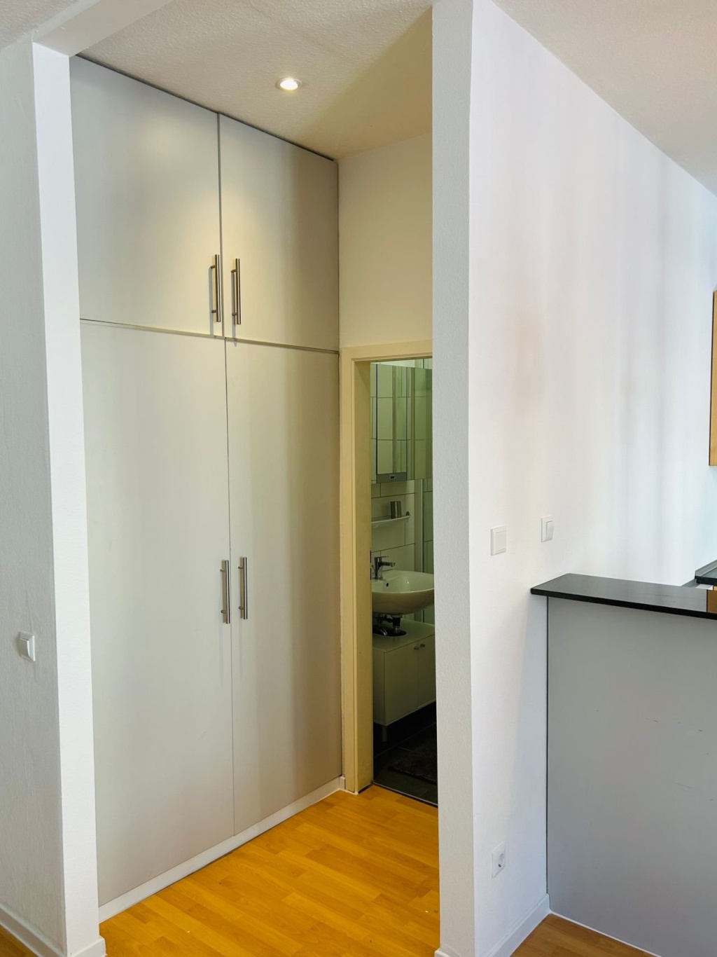 Vollmöbliertes Appartement mit EBK am Volksgarten – 40227 Düsseldorf Oberbilk – Vorschaubild 14