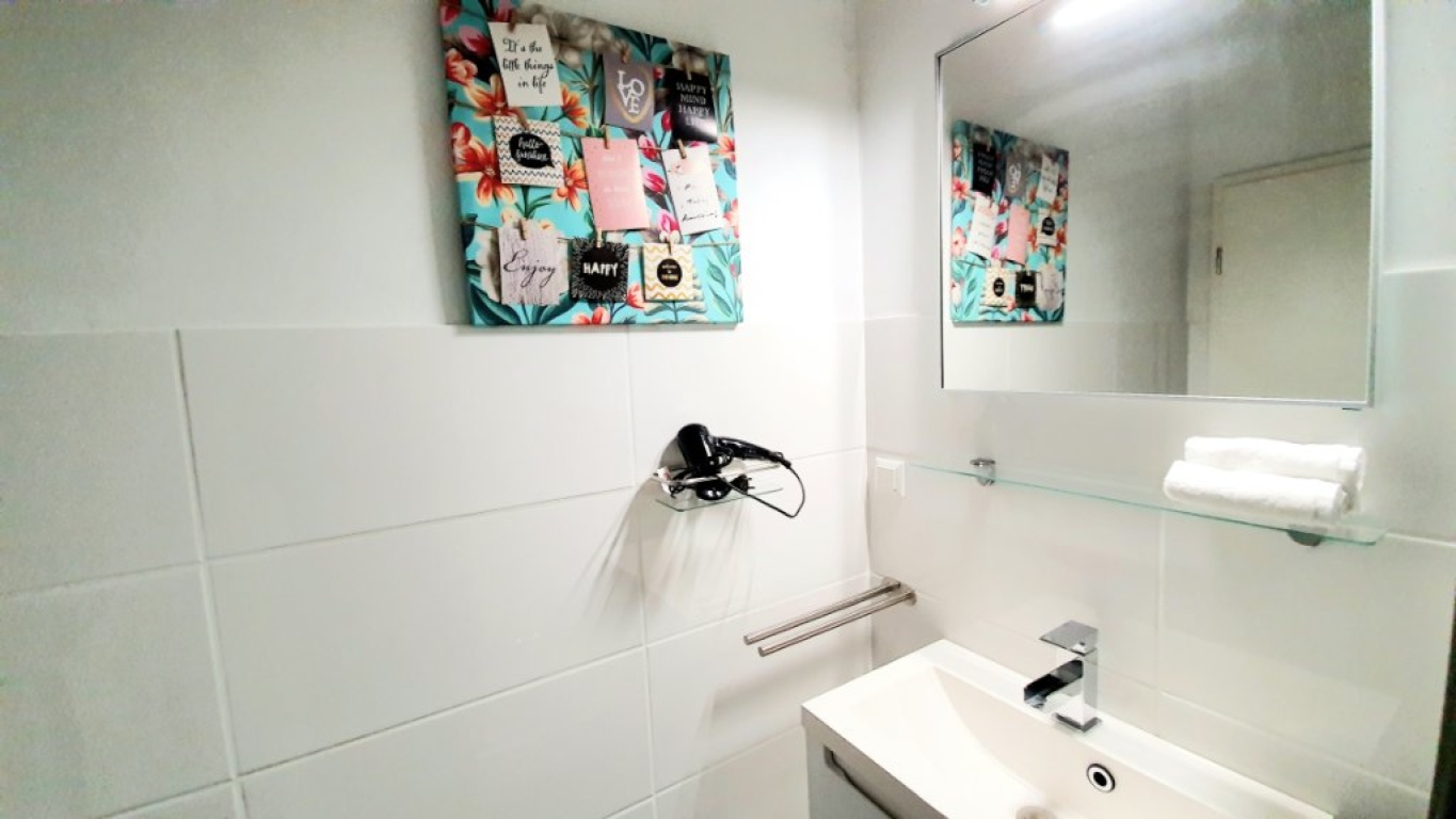 🎓 High-End Studio am Schloss/Uni | Parkplatz 🚗 & Alles Inklusive (Strom/WLAN) – 68159 Mannheim Quadrate – Vorschaubild 11