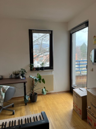 Anzeigenbild: Zimmer in 4er WG mit eigenem Balkonzugang