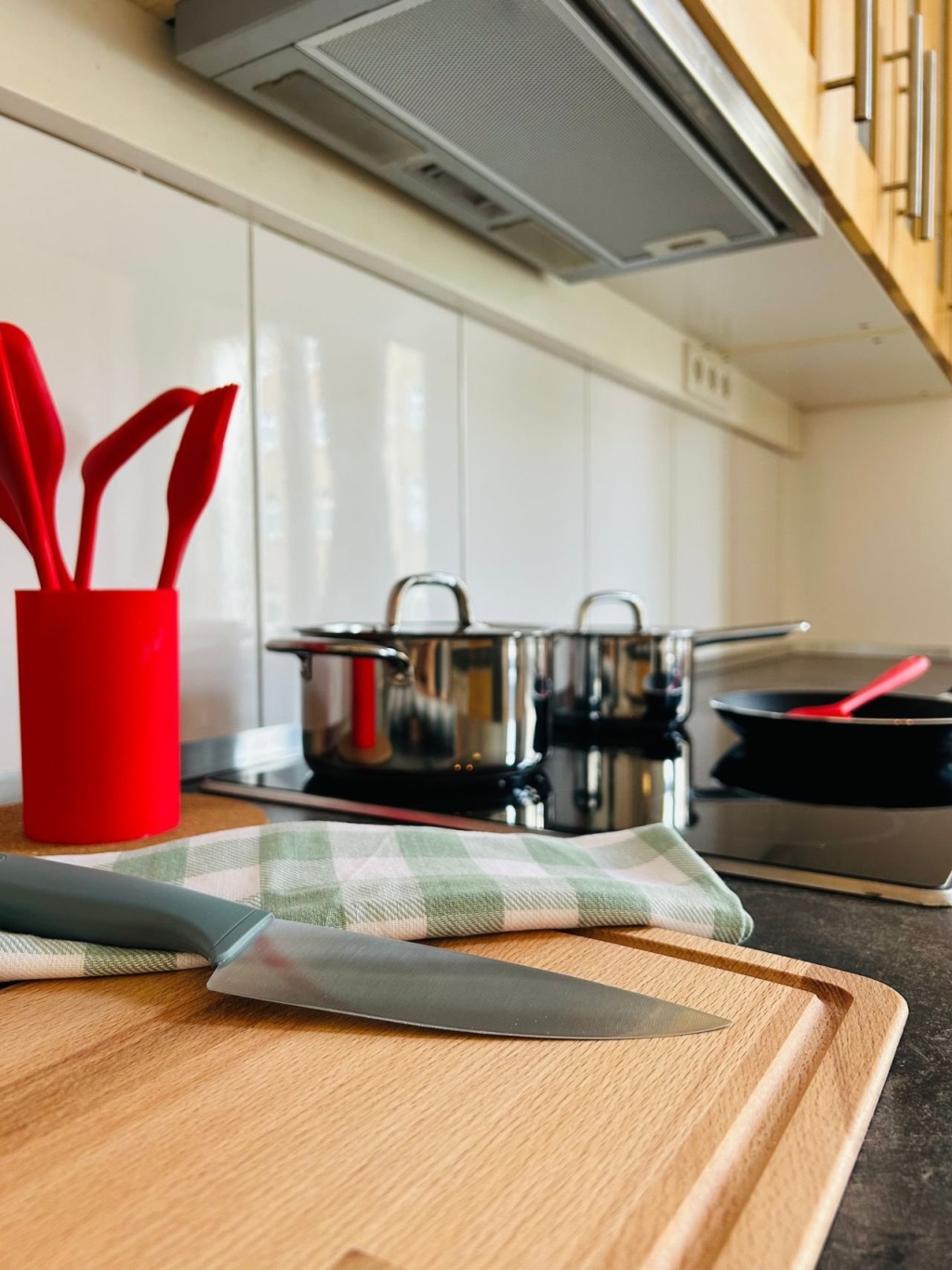 Vollmöbliertes Appartement mit EBK am Volksgarten – 40227 Düsseldorf Oberbilk – Vorschaubild 11