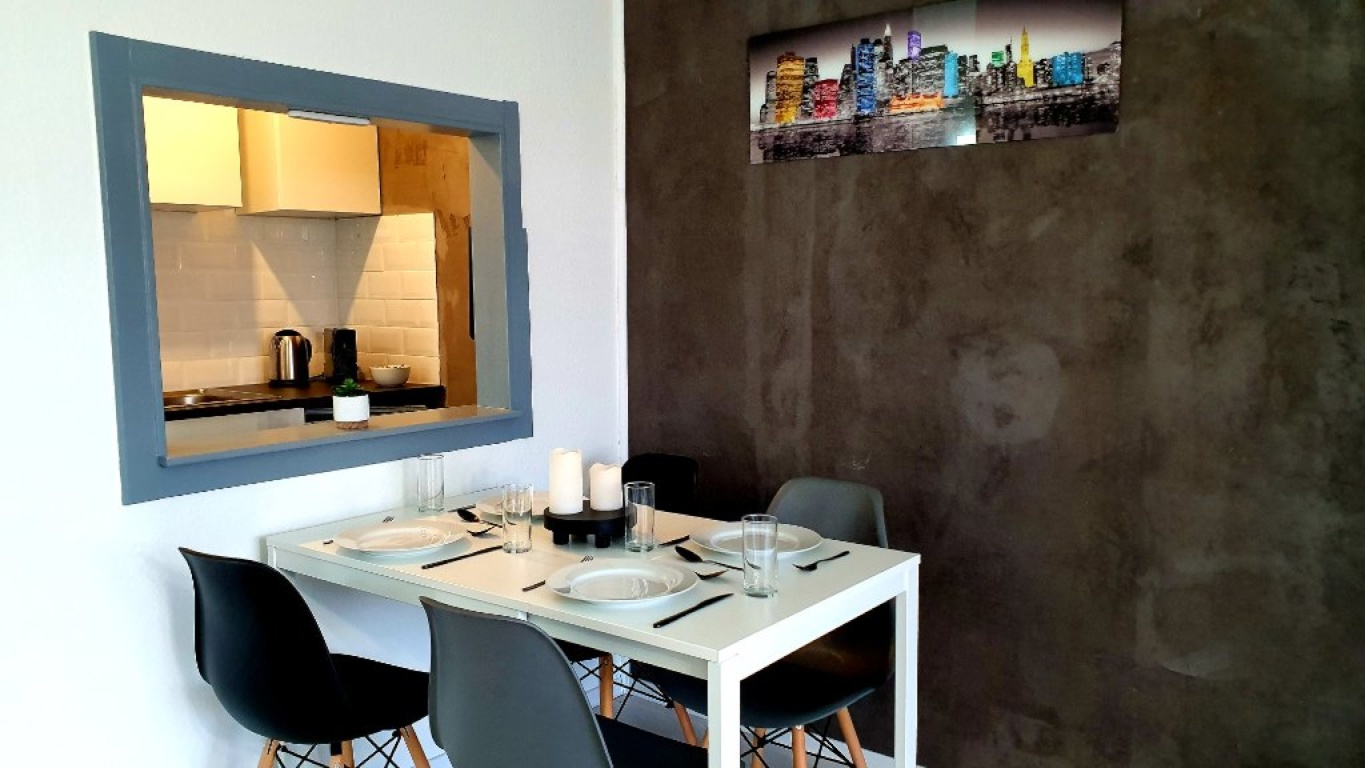 🏢 Skyline-Blick & Neckarwiese: Modernes Business-Studio für Professionals | Waschmaschine 🧺 + Parken 🚗 | All-Inclusive – 68161 Mannheim Neckarstadt – Vorschaubild 11