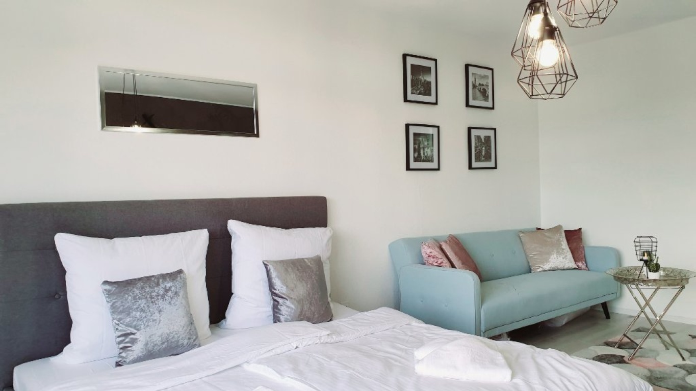 🏢 Skyline-Blick & Neckarwiese: Modernes Business-Studio für Professionals | Waschmaschine 🧺 + Parken 🚗 | All-Inclusive – 68161 Mannheim Neckarstadt – Vorschaubild 5