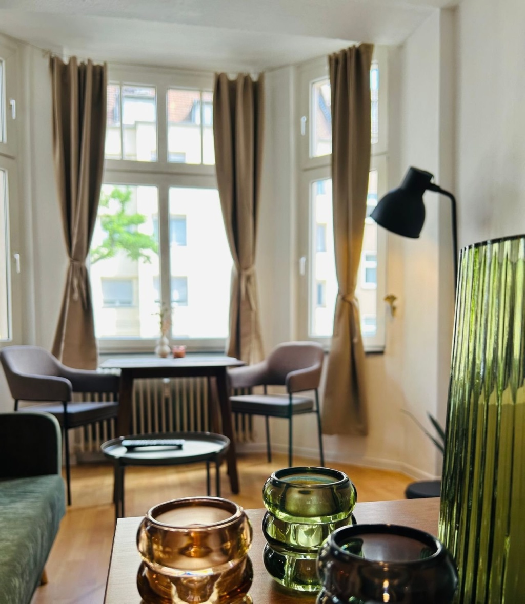 Vollmöbliertes Appartement mit EBK am Volksgarten – 40227 Düsseldorf Oberbilk – Vorschaubild 2