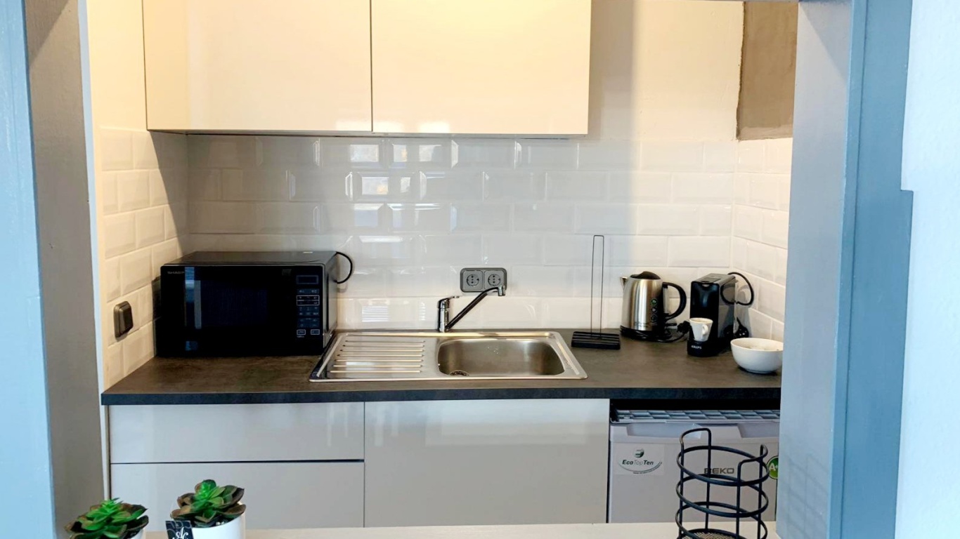 🏢 Skyline-Blick & Neckarwiese: Modernes Business-Studio für Professionals | Waschmaschine 🧺 + Parken 🚗 | All-Inclusive – 68161 Mannheim Neckarstadt – Vorschaubild 16