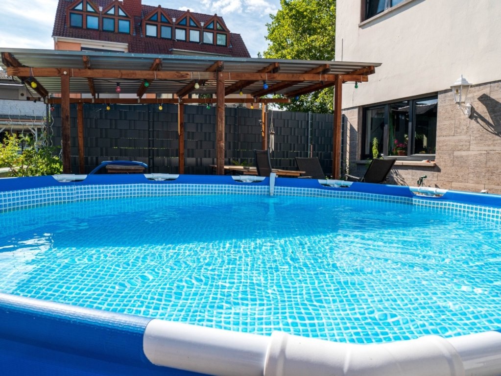 WG-Zimmer Bingen Schloßbergstraße - Terasse mit Pool