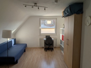 Anzeigenbild: Helles und großes WG-Zimmer in TOP-Lage (in Hochschul-u. Klinikumnähe)