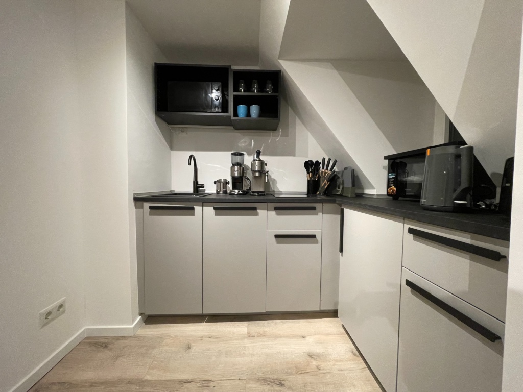 Erstbezug nach Luxus-Sanierung – Design trifft Komfort I Möbliertes Studio Apartment I Neue Einbauküche – Flensburger Straße 12, 24106 Kiel Wik – Vorschaubild 13