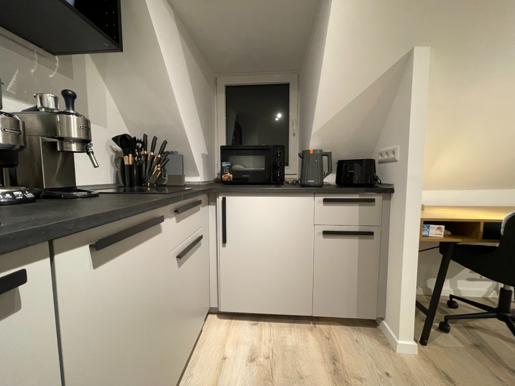 Erstbezug nach Luxus-Sanierung – Design trifft Komfort I Möbliertes Studio Apartment I Neue Einbauküche – Flensburger Straße 12, 24106 Kiel Wik – Vorschaubild 11