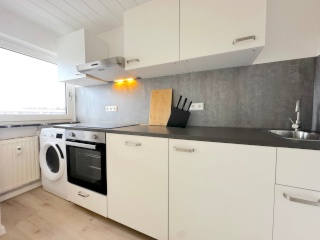 Anzeigenbild: Neu sanierte 3er-WG in Eschborn – möblierte Zimmer inkl. Strom (7. OG) mit Aufzug