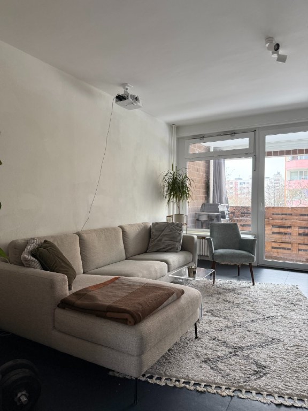 Traumhafte 4-Zi-Wohnung, 1 Min. zum Mauerpark – Home-Office, Gym, Klavier | 01.11.26–31.01.27 – Graunstraße 1, 13355 Berlin Mitte – Vorschaubild 2