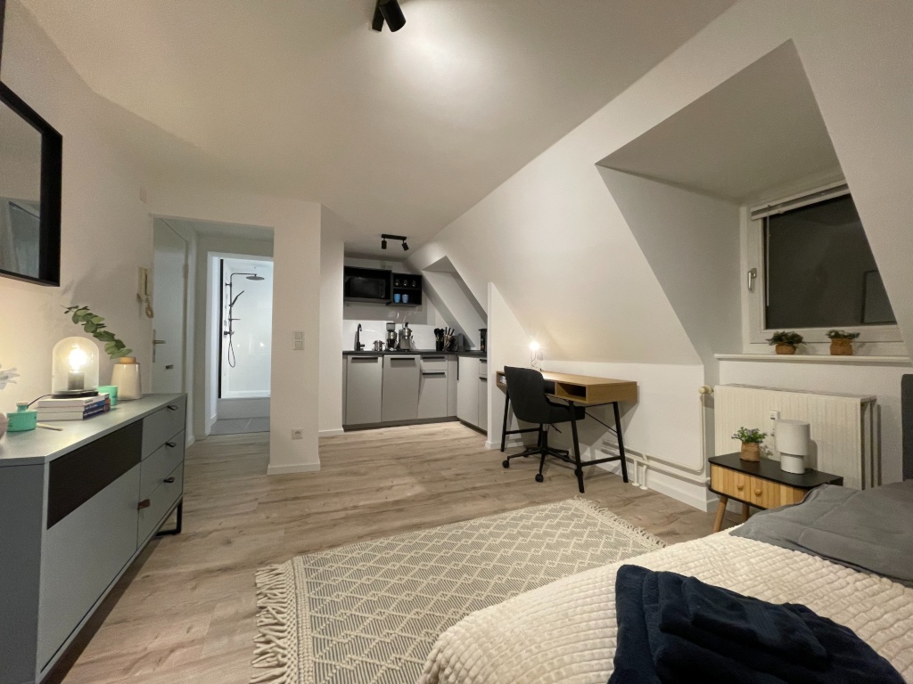 Erstbezug nach Luxus-Sanierung – Design trifft Komfort I Möbliertes Studio Apartment I Neue Einbauküche – Flensburger Straße 12, 24106 Kiel Wik – Vorschaubild 6