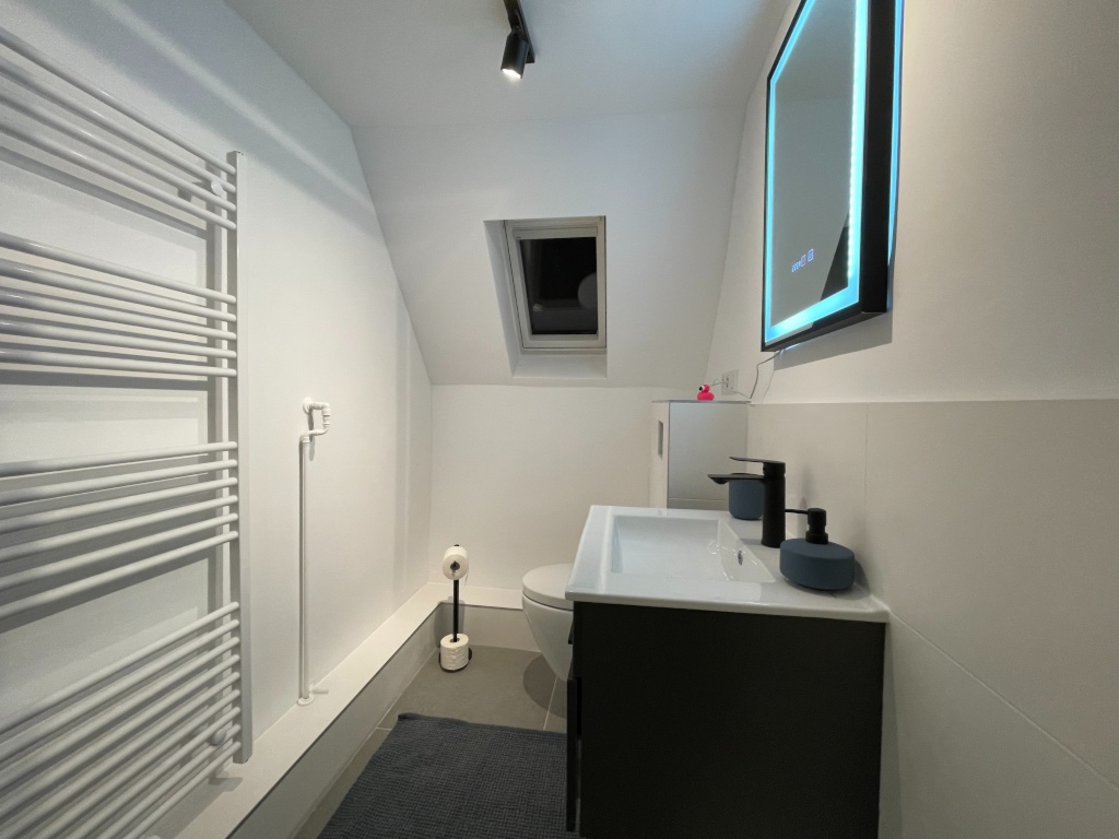 Erstbezug nach Luxus-Sanierung – Design trifft Komfort I Möbliertes Studio Apartment I Neue Einbauküche – Flensburger Straße 12, 24106 Kiel Wik – Vorschaubild 18