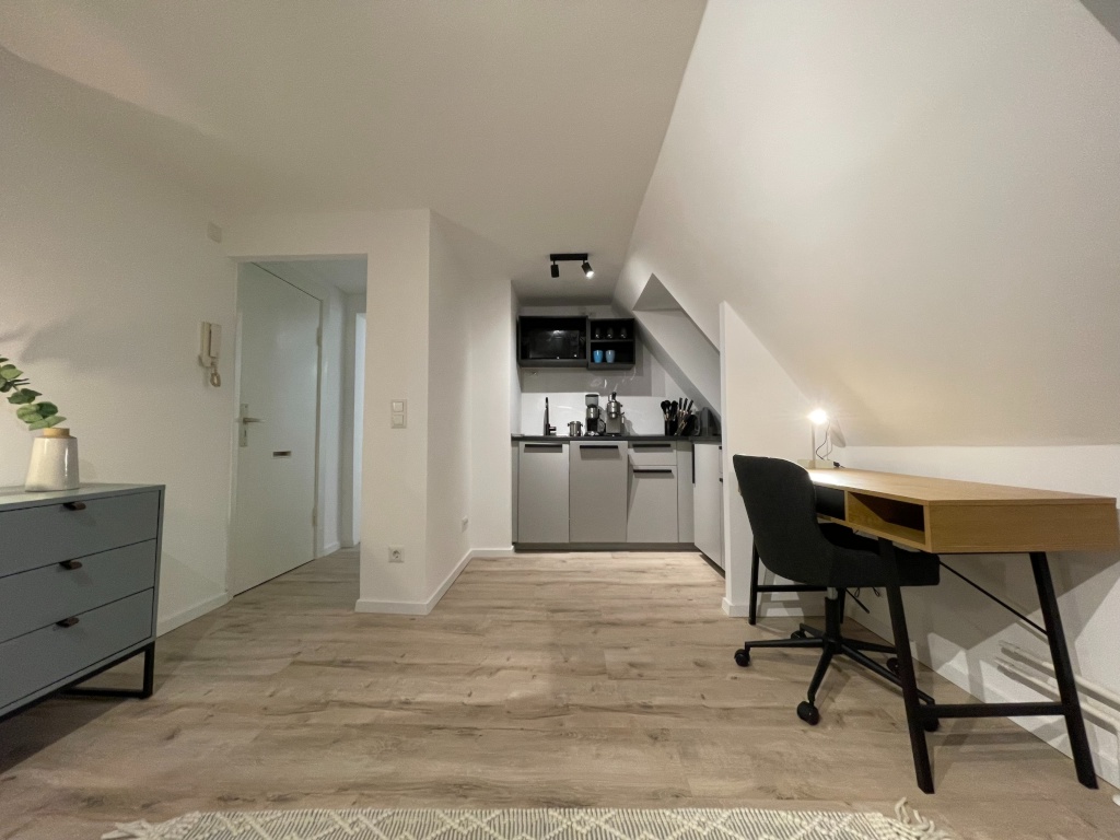 Erstbezug nach Luxus-Sanierung – Design trifft Komfort I Möbliertes Studio Apartment I Neue Einbauküche – Flensburger Straße 12, 24106 Kiel Wik – Vorschaubild 8