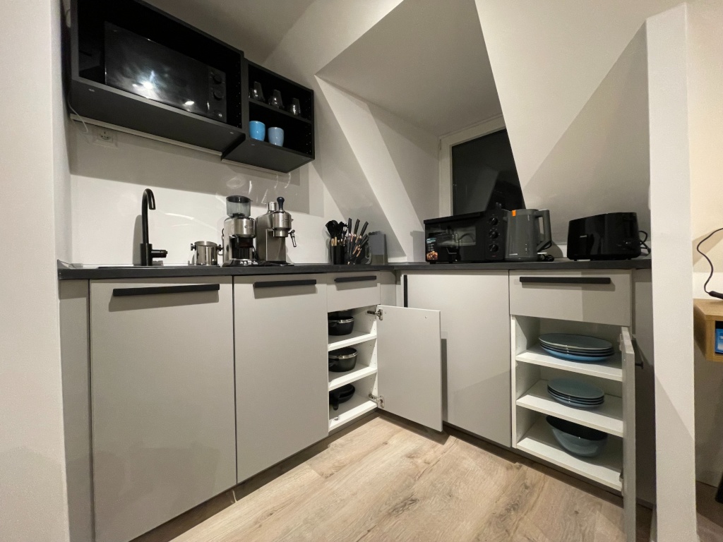 Erstbezug nach Luxus-Sanierung – Design trifft Komfort I Möbliertes Studio Apartment I Neue Einbauküche – Flensburger Straße 12, 24106 Kiel Wik – Vorschaubild 14