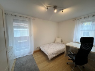 Anzeigenbild: Ab sofort freies schönes helles Praktikanten(innen) Zimmer nähe Altstadt & Rosensteinbrücke(U-Bahn)