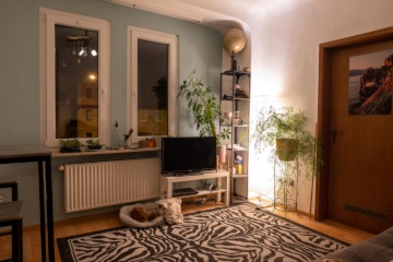 Anzeigenbild: Charmante 2,5 Zimmer Altbauwohnung in Feuerbach mit Grundausstattung sucht Nachmieter - ideal als erste gemeinsame Wohnung