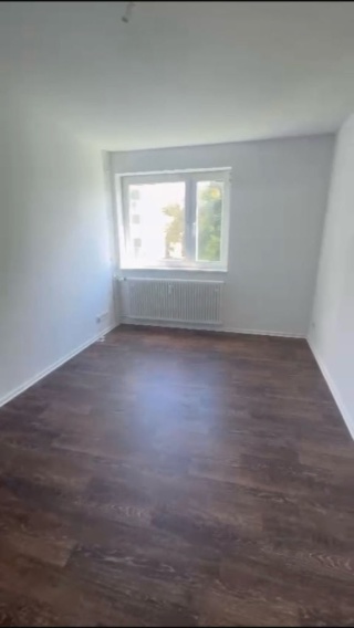 Ad image: Schönes Zimmer in sauberer, freundlicher 3er-WG verfügbar (Möblierung möglich + Waschmaschine vorhanden)